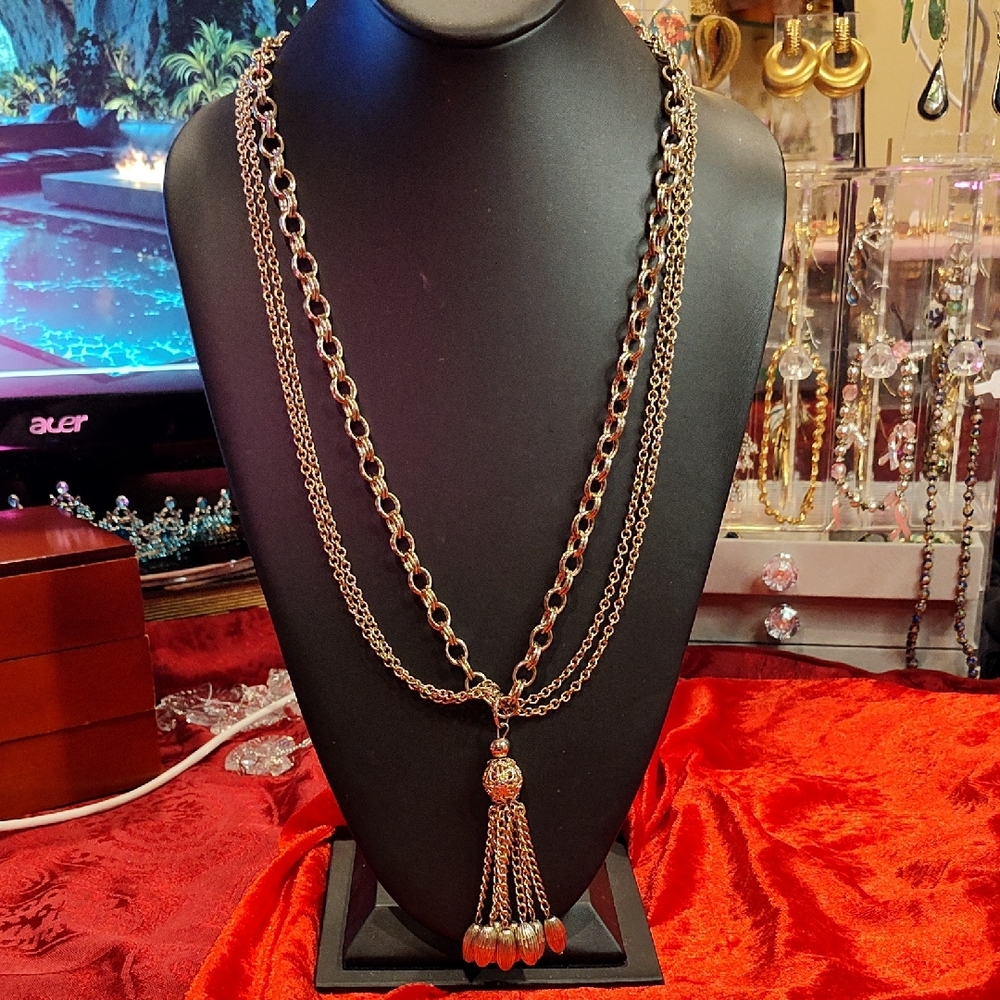 📿 Vintage Gold Layered Tassel  Necklace Just Beautiful The Way It Lays.